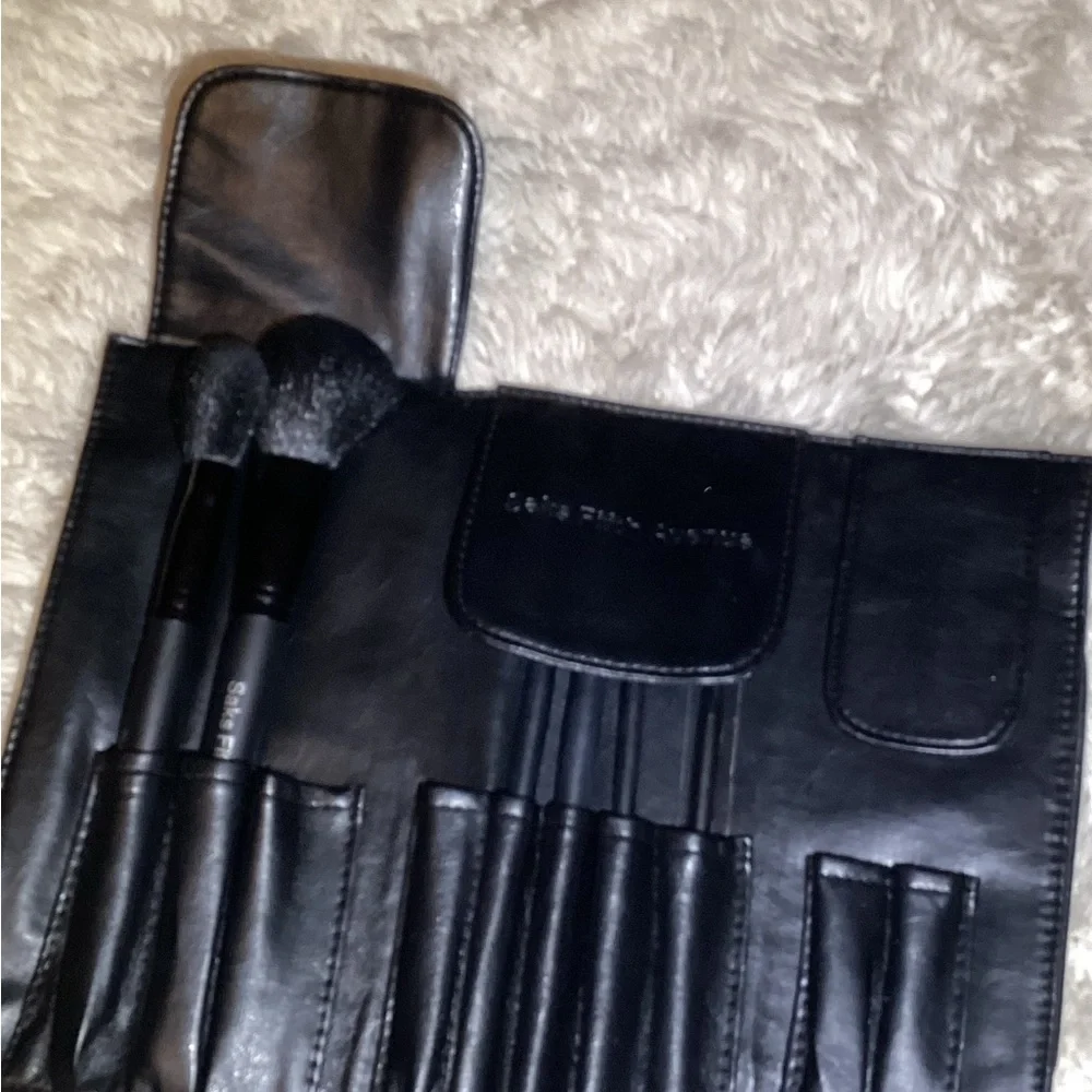 Saks Fifth Avenue Black Brush cosmetic makeup set